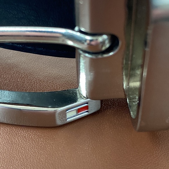 Tommy Hilfiger Easy Reversible Belt with Gift Box, Black / Brown 48” - Picture 3 of 16